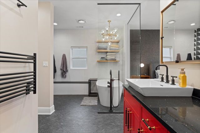 1733 N Troy Street, Chicago, IL 60647