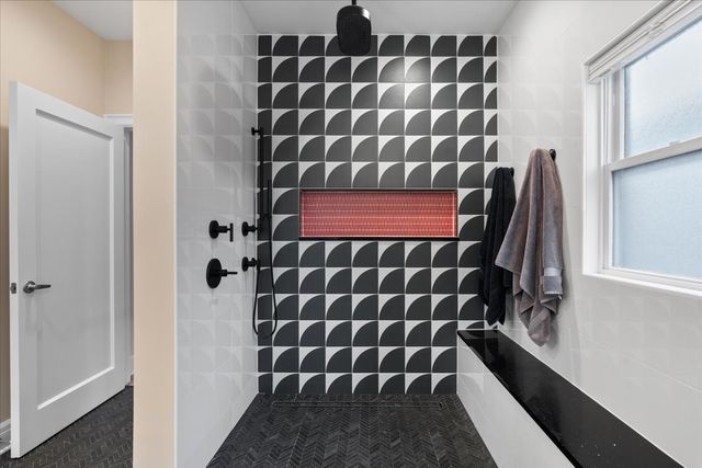 1733 N Troy Street, Chicago, IL 60647