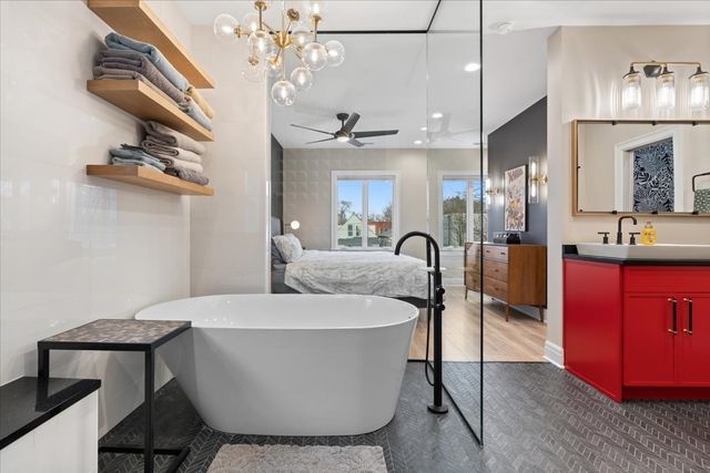 1733 N Troy Street, Chicago, IL 60647