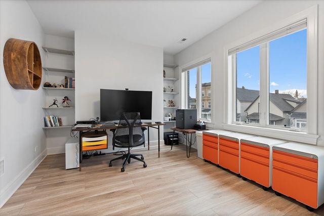 1733 N Troy Street, Chicago, IL 60647