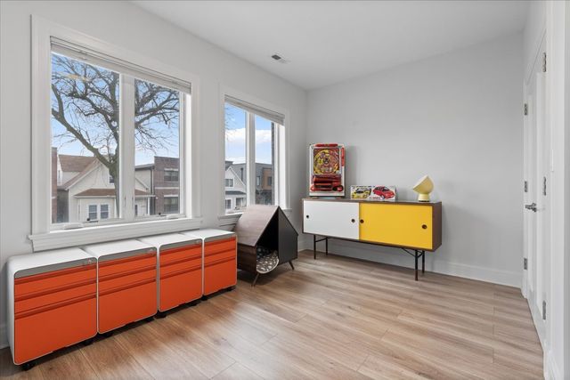 1733 N Troy Street, Chicago, IL 60647