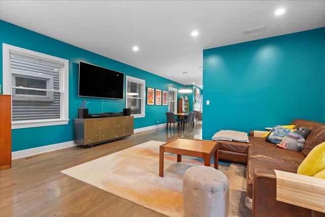 1733 N Troy Street, Chicago, IL 60647