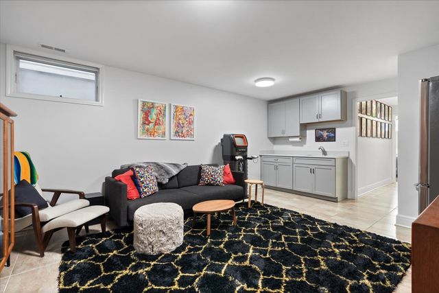 1733 N Troy Street, Chicago, IL 60647