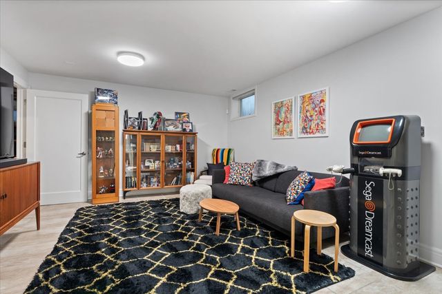 1733 N Troy Street, Chicago, IL 60647