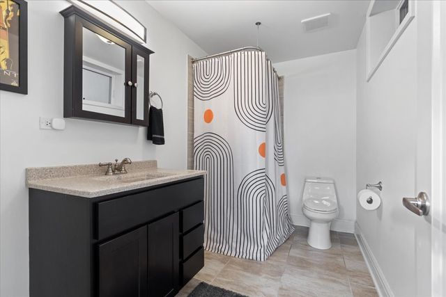 1733 N Troy Street, Chicago, IL 60647