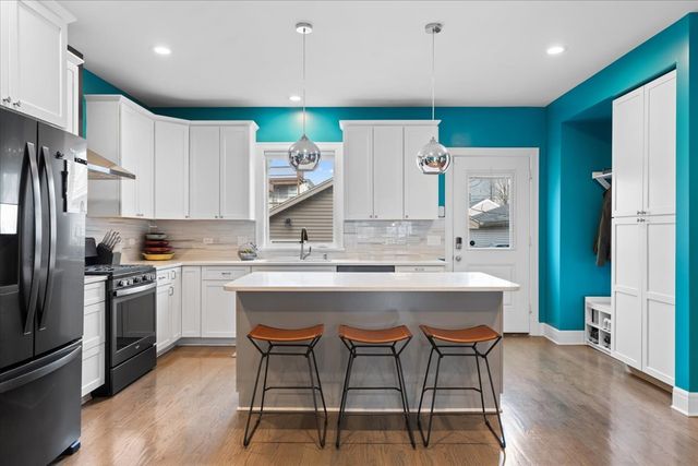 1733 N Troy Street, Chicago, IL 60647