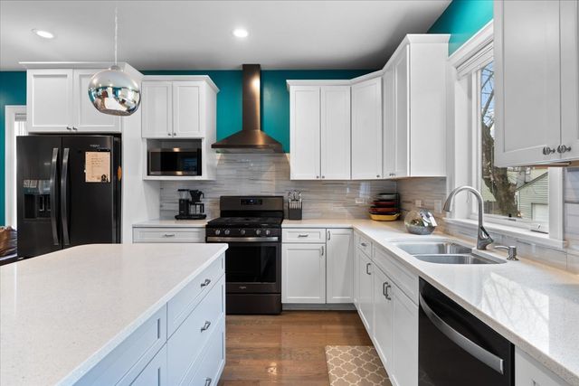 1733 N Troy Street, Chicago, IL 60647