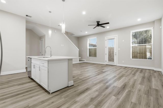 11 Wellford Street B, Houston, TX 77022