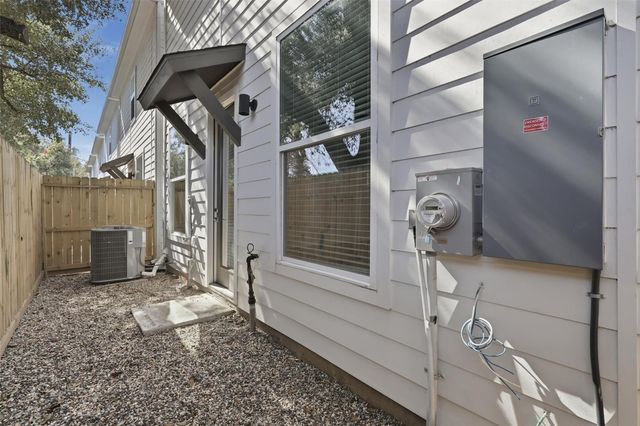 11 Wellford Street B, Houston, TX 77022