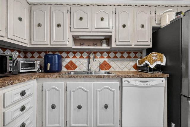 3990 NW 42nd Avenue Apt 304, Lauderdale Lakes, FL 33319