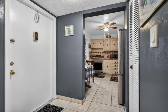 3990 NW 42nd Avenue Apt 304, Lauderdale Lakes, FL 33319