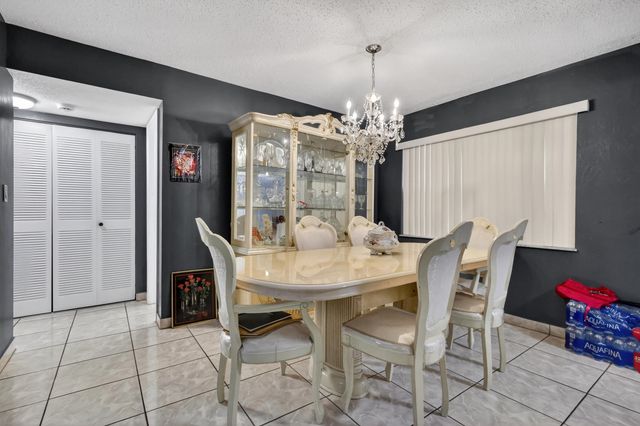 3990 NW 42nd Avenue Apt 304, Lauderdale Lakes, FL 33319