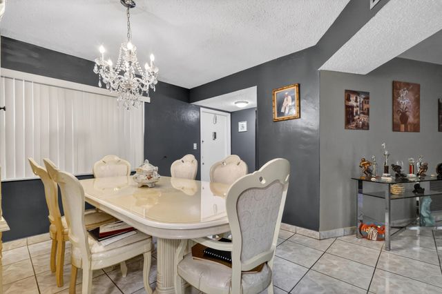 3990 NW 42nd Avenue Apt 304, Lauderdale Lakes, FL 33319