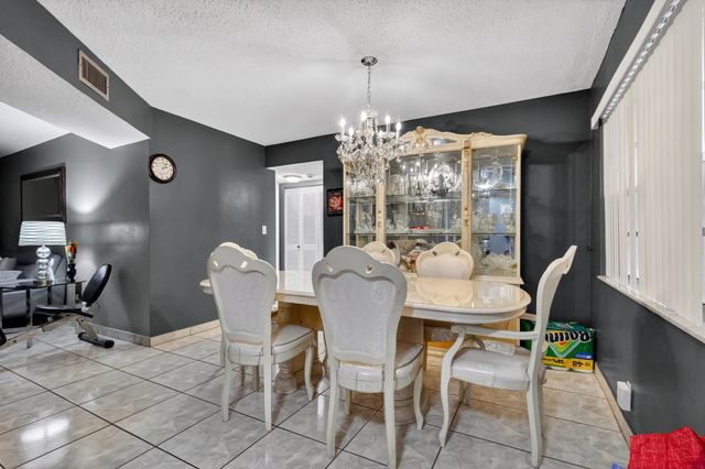 3990 NW 42nd Avenue Apt 304, Lauderdale Lakes, FL 33319