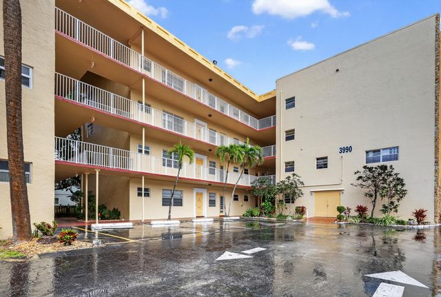 3990 NW 42nd Avenue Apt 304, Lauderdale Lakes, FL 33319