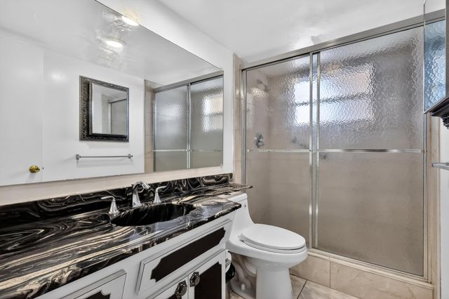 3990 NW 42nd Avenue Apt 304, Lauderdale Lakes, FL 33319