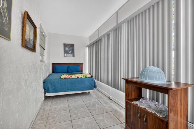 3990 NW 42nd Avenue Apt 304, Lauderdale Lakes, FL 33319