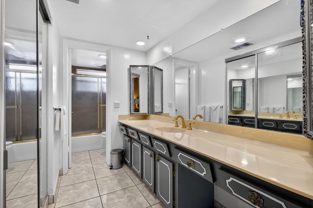 3990 NW 42nd Avenue Apt 304, Lauderdale Lakes, FL 33319