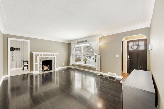 4128 Yates Avenue N, Robbinsdale, MN 55422