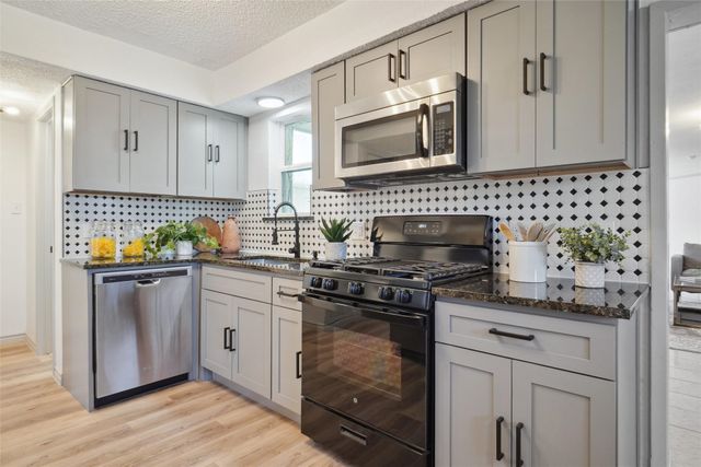 636 W Cedar Street, Hurst, TX 76053