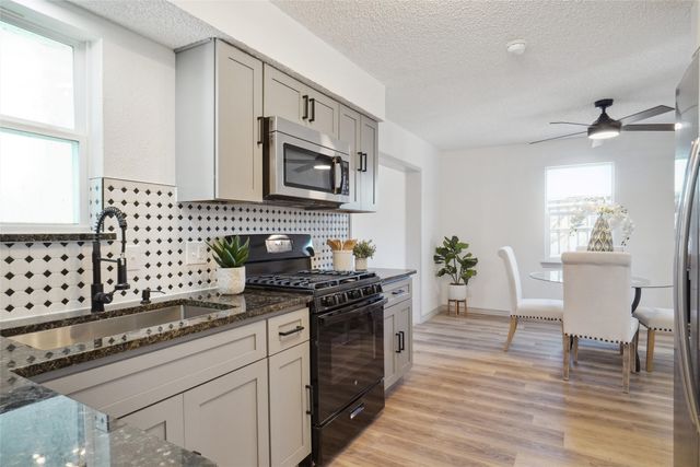 636 W Cedar Street, Hurst, TX 76053