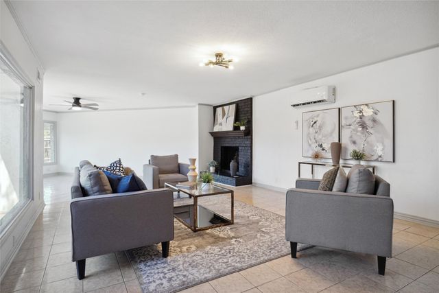 636 W Cedar Street, Hurst, TX 76053