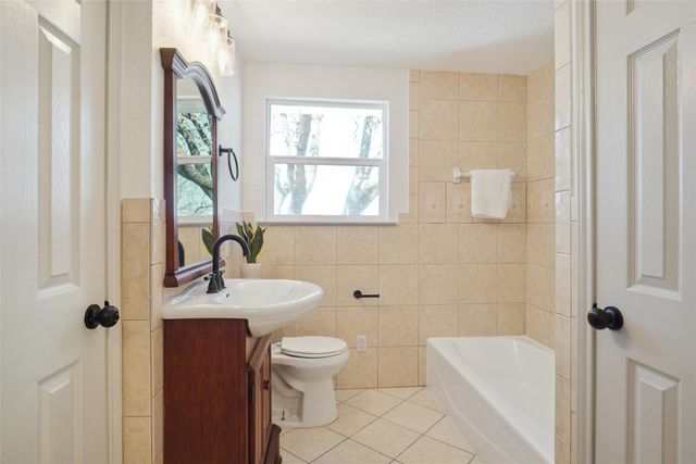 636 W Cedar Street, Hurst, TX 76053