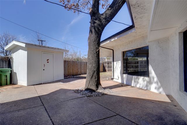 636 W Cedar Street, Hurst, TX 76053