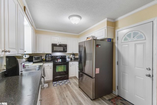 6301 N Pinnacle Drive, Spartanburg, SC 29303