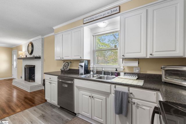 6301 N Pinnacle Drive, Spartanburg, SC 29303