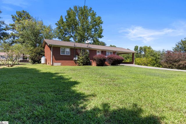 6301 N Pinnacle Drive, Spartanburg, SC 29303