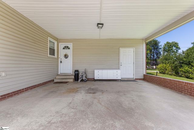 6301 N Pinnacle Drive, Spartanburg, SC 29303