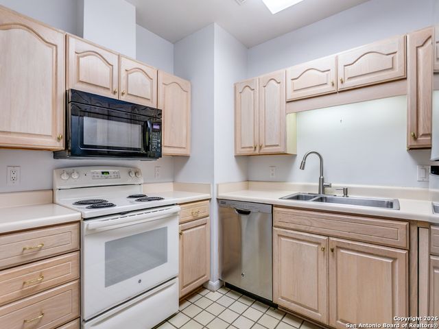 1 Towers Park Ln Apt 1202, San Antonio, TX 78209