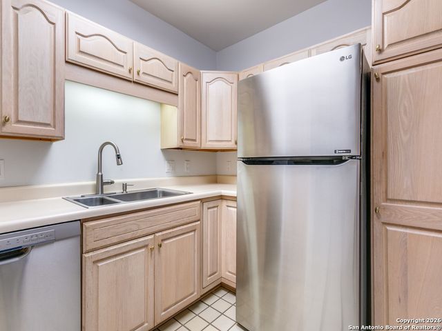 1 Towers Park Ln Apt 1202, San Antonio, TX 78209