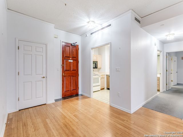 1 Towers Park Ln Apt 1202, San Antonio, TX 78209