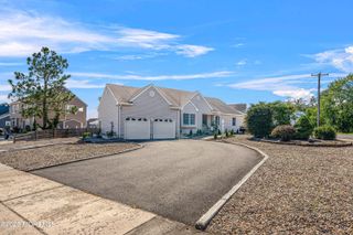 50 Yardarm Court, Bayville, NJ 08721