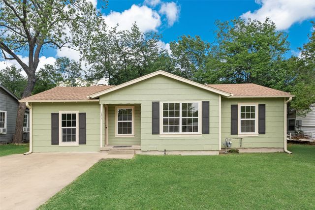 205 E 7th Street, Kaufman, TX 75142
