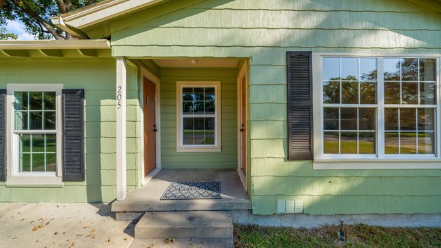205 E 7th Street, Kaufman, TX 75142
