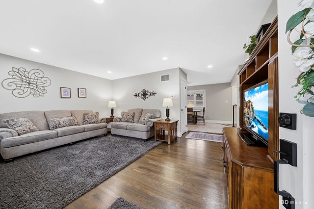 5806 Rob Roy Drive, Oak Forest, IL 60452