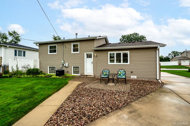 5806 Rob Roy Drive, Oak Forest, IL 60452