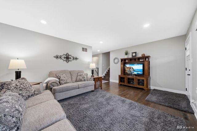5806 Rob Roy Drive, Oak Forest, IL 60452