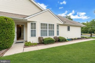 2 WELLINGTON LN, Lakewood, NJ 08701