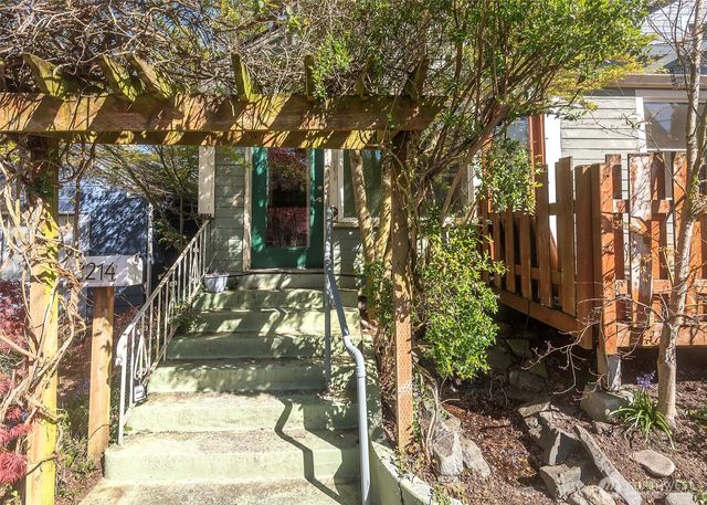 2214 N 60th Street, Seattle, WA 98103