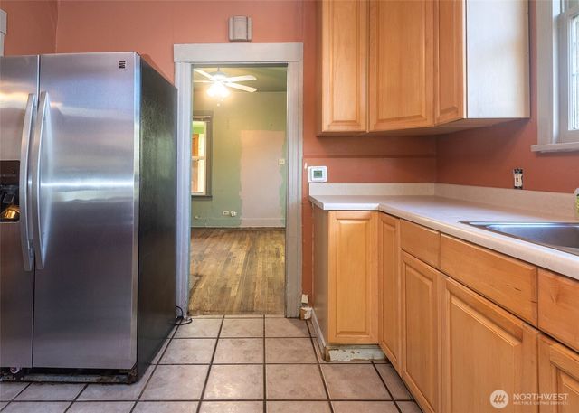 2214 N 60th Street, Seattle, WA 98103