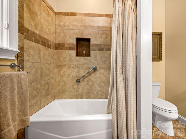 110 Little Cherokee Ridge, Hendersonville, NC 28739