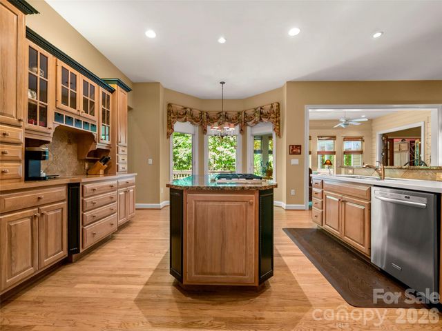 110 Little Cherokee Ridge, Hendersonville, NC 28739