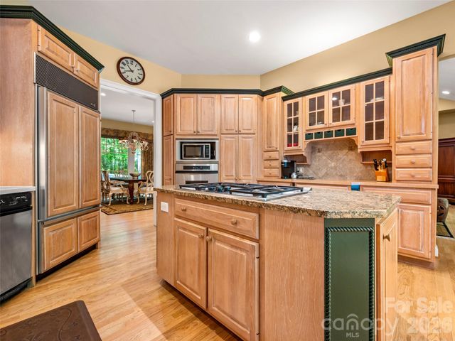 110 Little Cherokee Ridge, Hendersonville, NC 28739