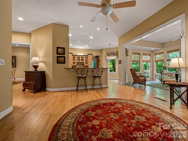 110 Little Cherokee Ridge, Hendersonville, NC 28739