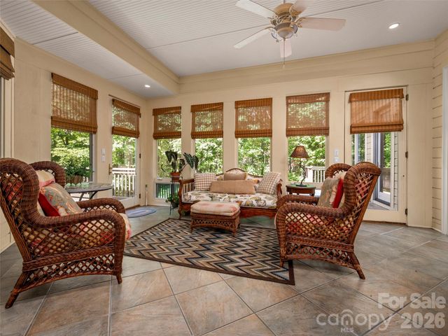 110 Little Cherokee Ridge, Hendersonville, NC 28739