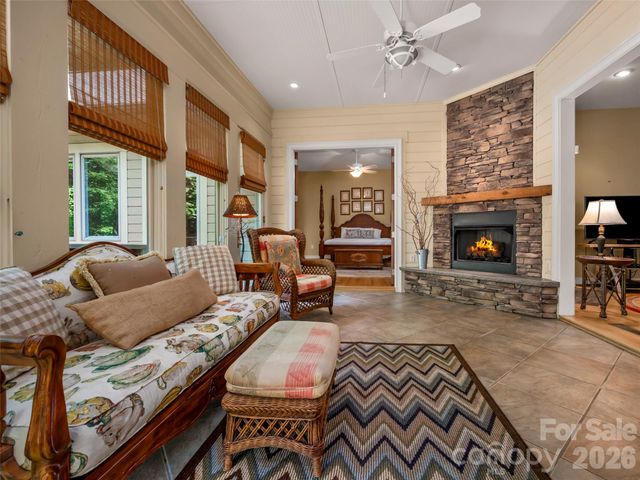 110 Little Cherokee Ridge, Hendersonville, NC 28739
